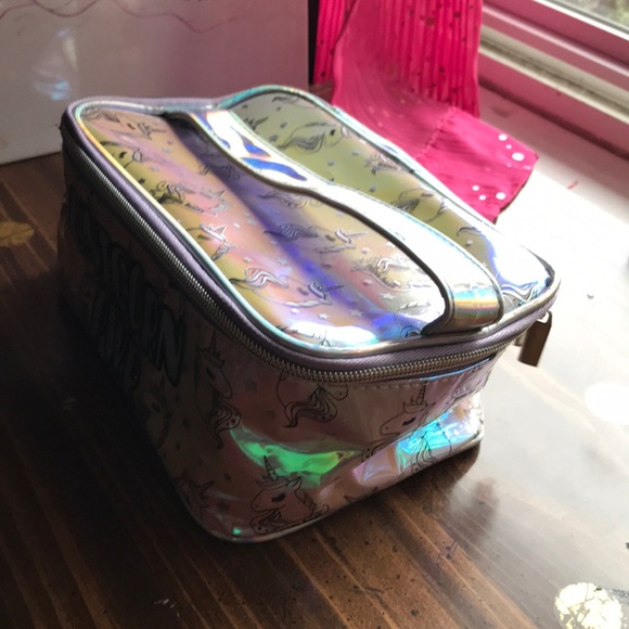 A bag - Picture 2 of 2